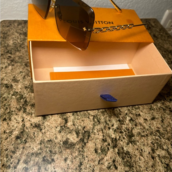 LV Jewel Square Sunglasses - Picture 2 of 7